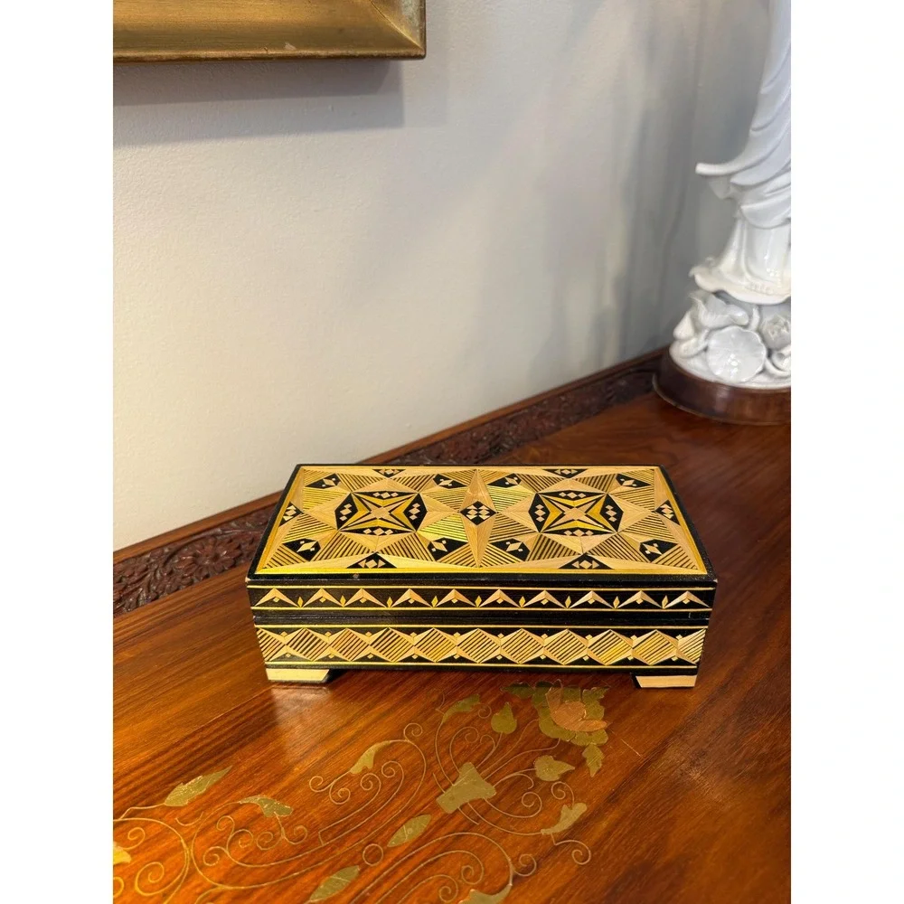 Vintage Russian Straw Marquetry Box‎